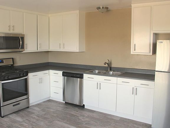 OVERSIZE KITCHEN with Lots of Storage