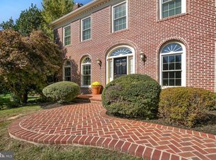 916 Winstead St, Great Falls, VA 22066