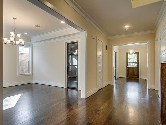 4th image of 9414 Thornberry Ln