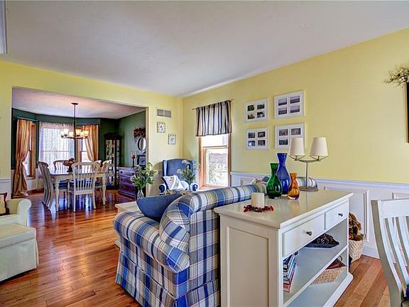 2nd image of 200 Woodhaven Dr