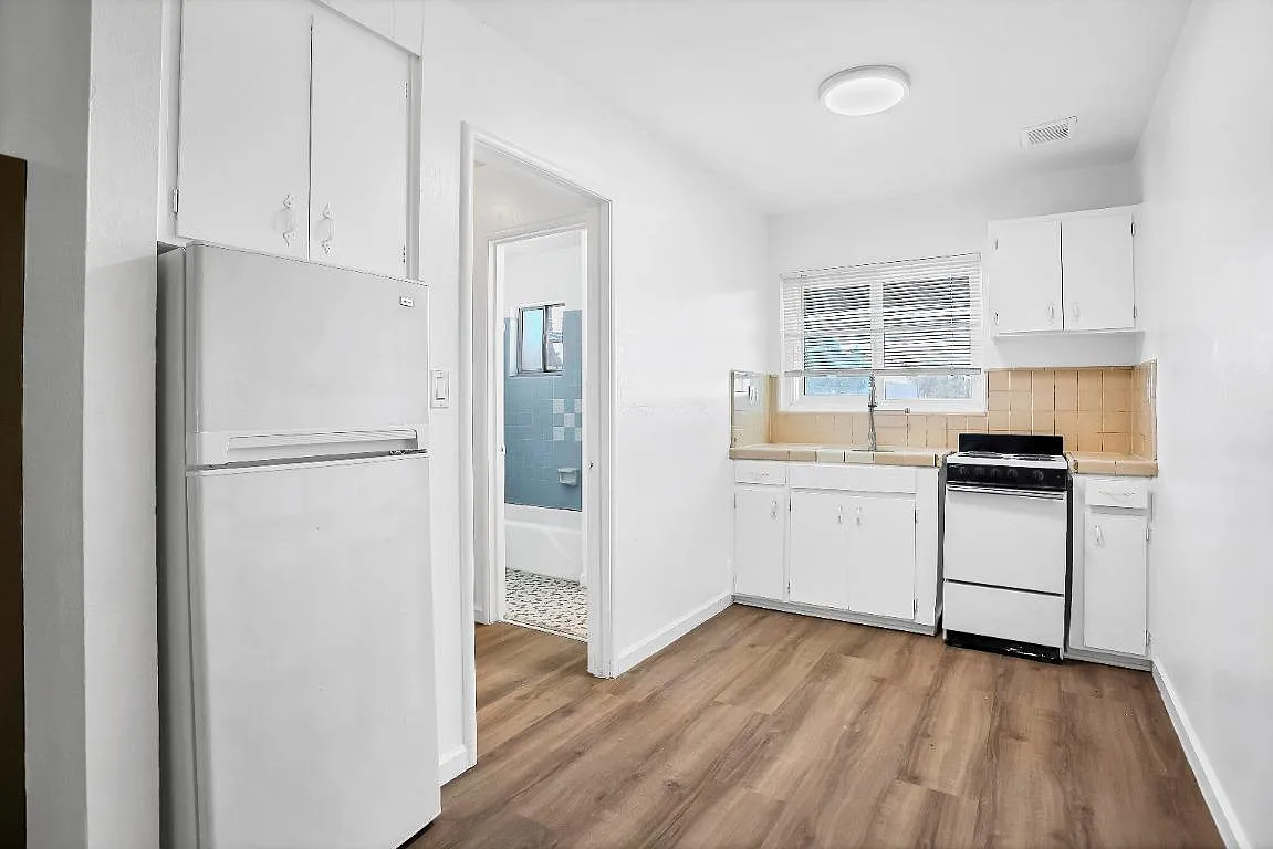 132 W 18th St - 12 — Photo 3