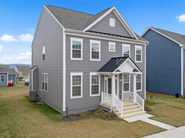 290 Newbury St, Charles Town, WV 25414