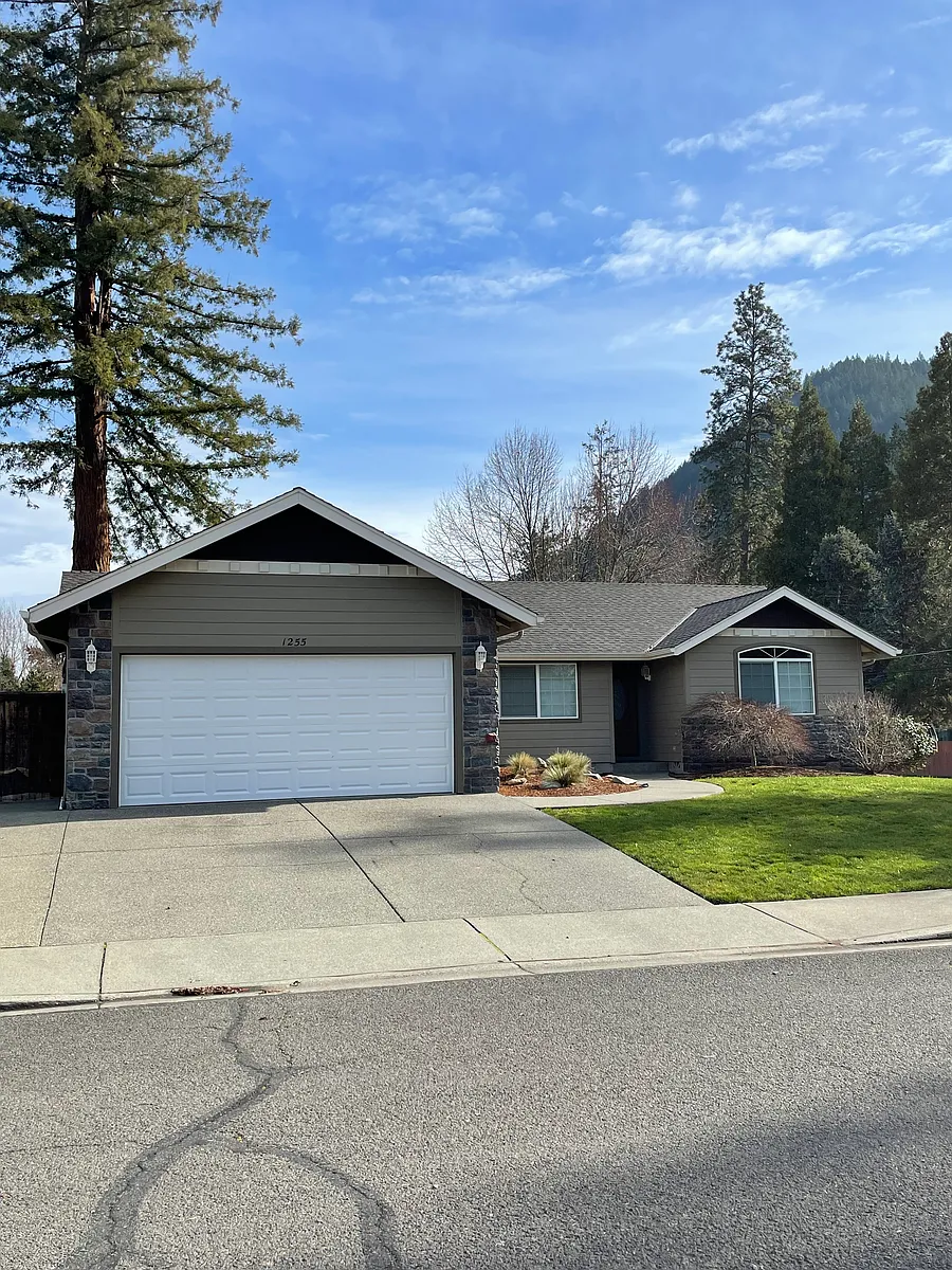 Building Photo - 1255 SE Krystin Pl