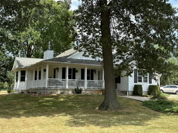 1131 Springbrook Park Dr, Farmington, MO 63640