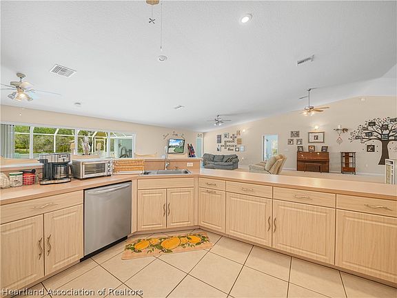 5th image of 5721 Golden Rd