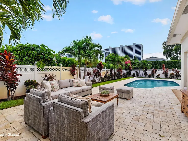 899 Granada Dr — Photo 33