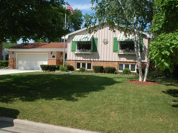 611 Briar Ct, Green Bay, WI 54301