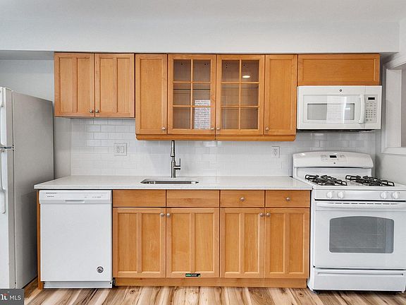 5th image of 3876 Lancaster Ave Floor 2