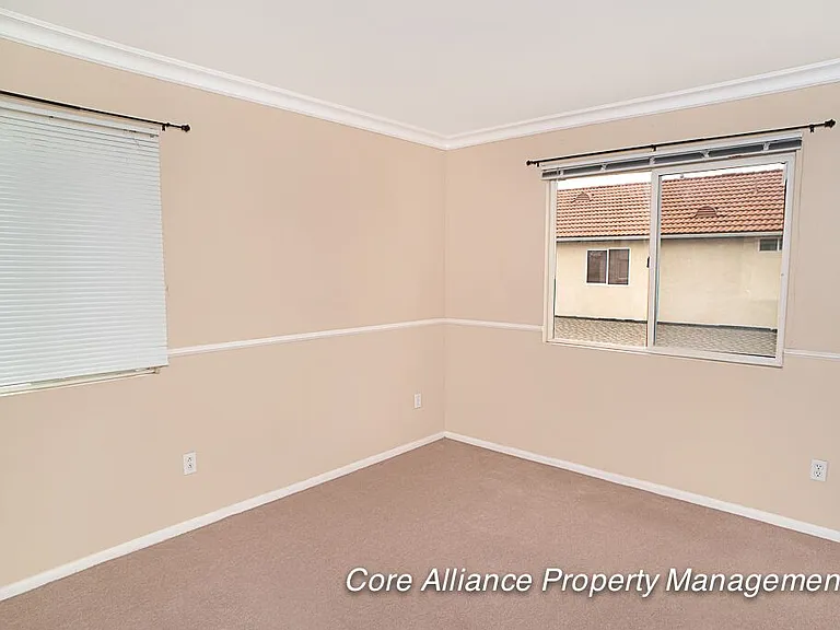 9435 Noble Ave — Photo 8