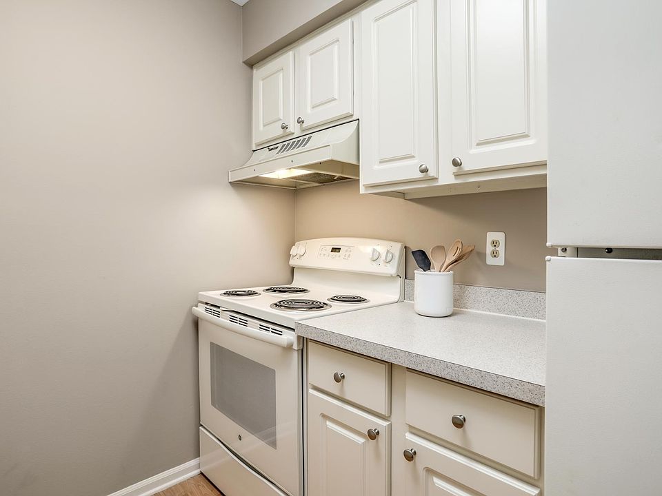 1st image of 891 Novi Rd #891
