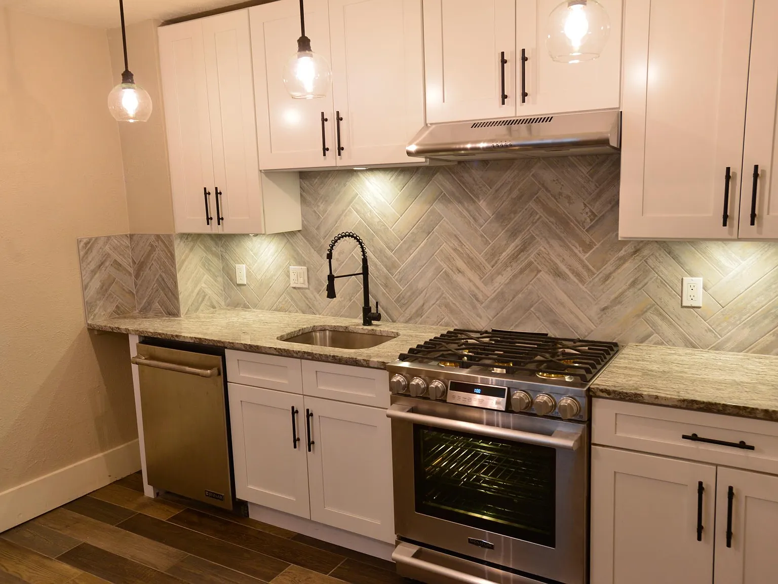1 bed, 585 sqft, $1,650 — Photo 3