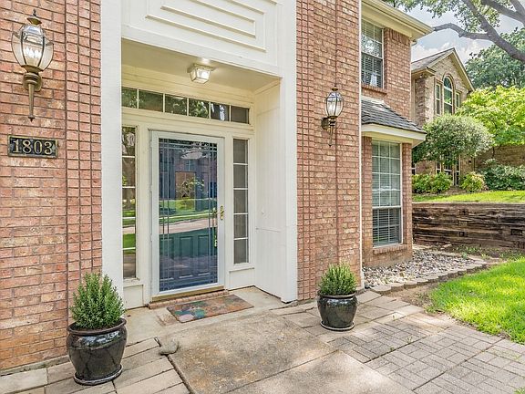 2nd image of 1803 Haydenbend Cir