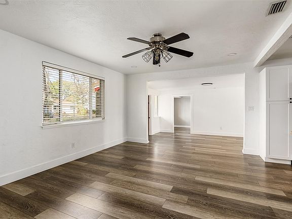 5th image of 7250A Lynnwood Ave N