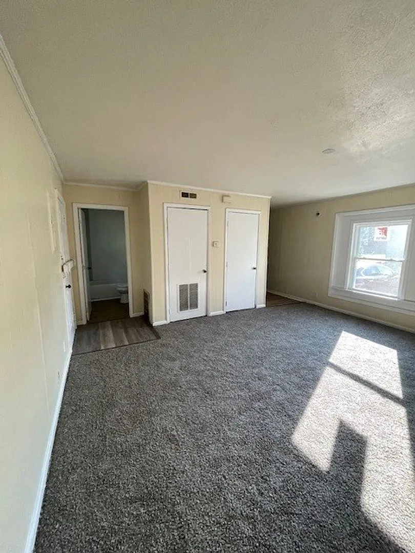 101 N Clay St — Photo 3