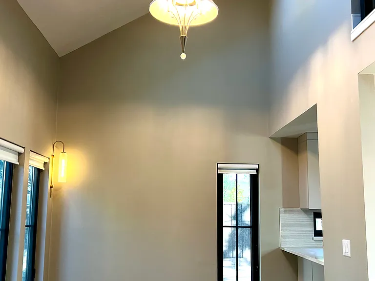 Palm Ave — Photo 3