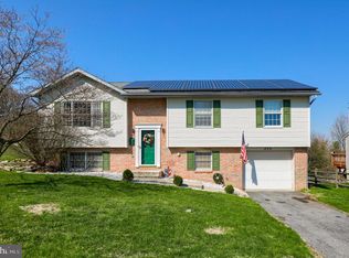 235 W Meadow Ave, Robesonia, PA 19551