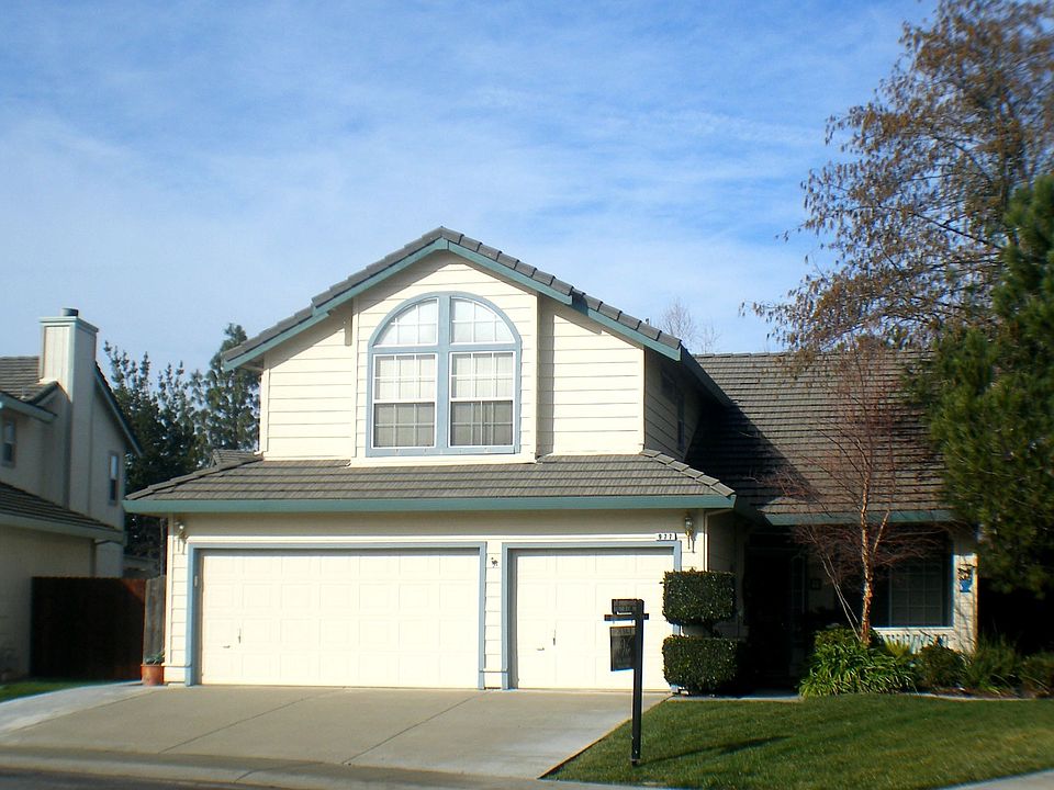Beautiful Tri-level home