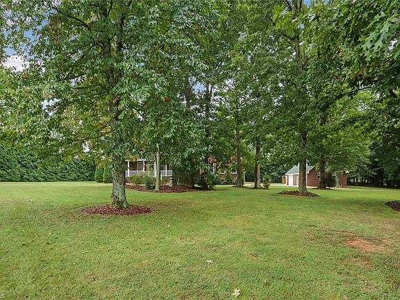 5th image of 160 Cedar Crest Ct
