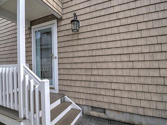 3rd image of 206 Beach Dr