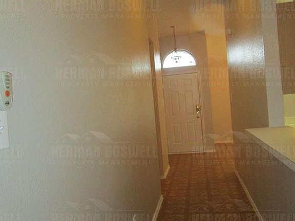 3rd image of 801 Newington Ln