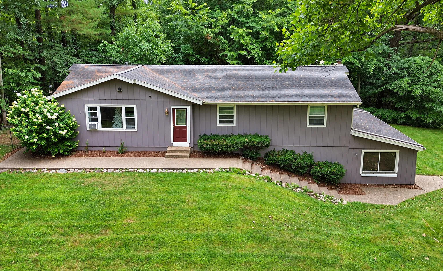 3 bed, 2310 sqft, $2,400 — Photo 2