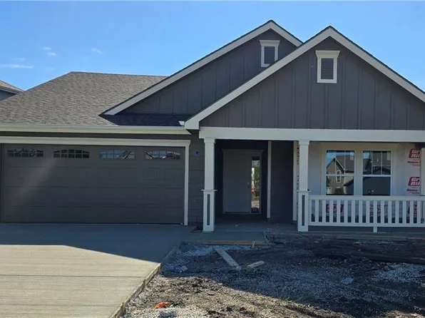 1738 Elderberry Ln, Ottawa, KS 66067