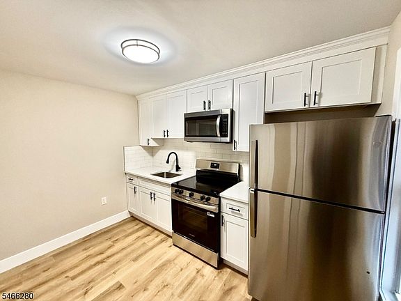 3rd image of 196 Spring St #4