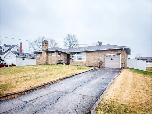 121 Woodland Ave photo 1