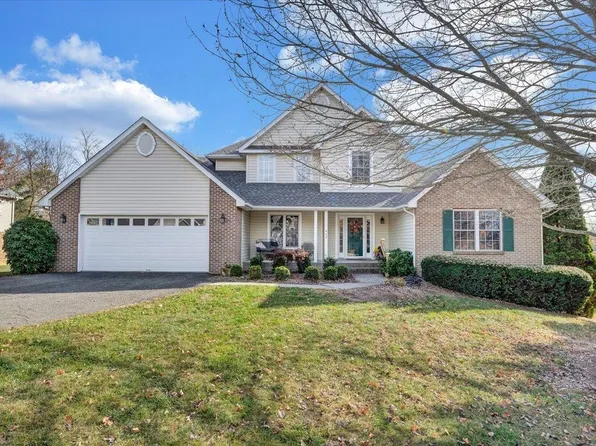 409 Wildflower Ln, Blacksburg, VA 24060