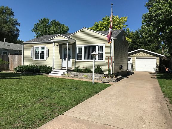 2nd image of 940 Vassar Dr