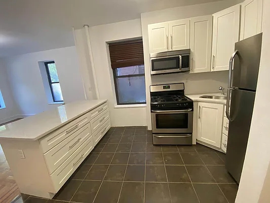 Rented by Tapiro Realty | media 13