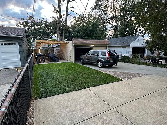 2nd image of 2142 Glenbury Ave