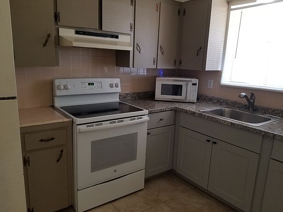 2nd image of 911-901 E Holaway Dr #911