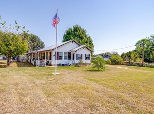 1035 Summit Dr, Springtown, TX 76082