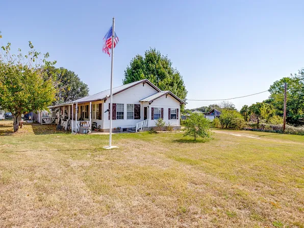1035 Summit Dr, Springtown, TX 76082
