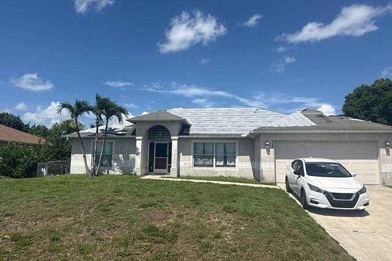 1st image of 464 NE 1st Pl