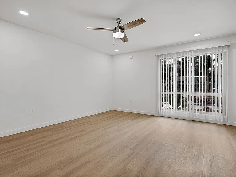 El Dorado Apartments — Photo 32