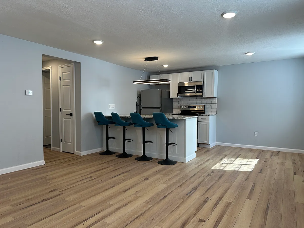 Building Photo - 319 Park St #2