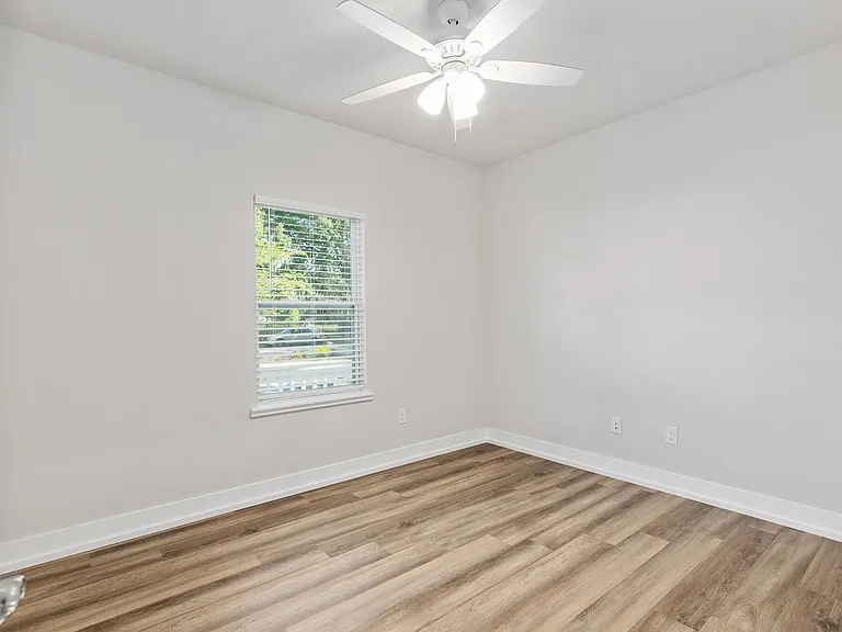 420 NW 1st St — Photo 12