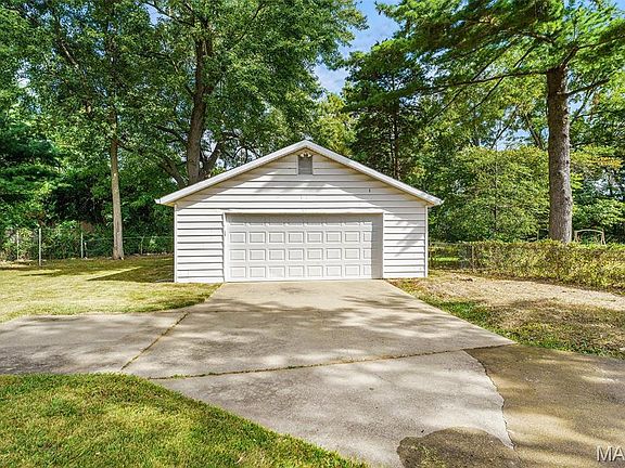5th image of 7 Kenwood Dr