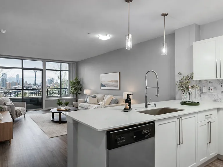 700 Broadway Apartments — Photo 35
