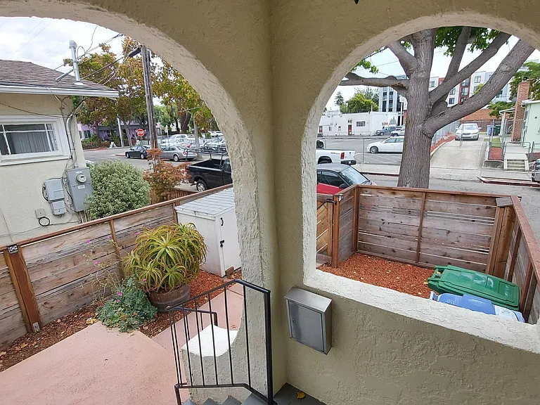 1379 Berkeley Way — Photo 22