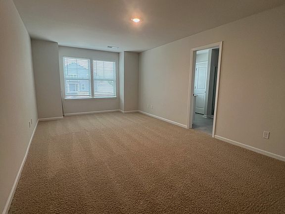 5th image of 1675 Hallview Ct #1