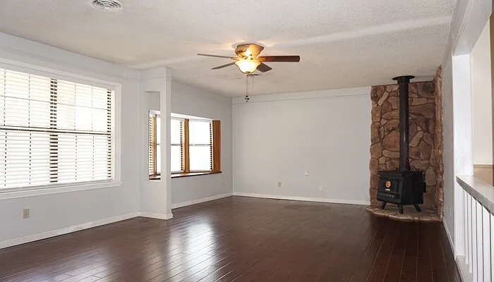 5225 Mack Rd — Photo 4
