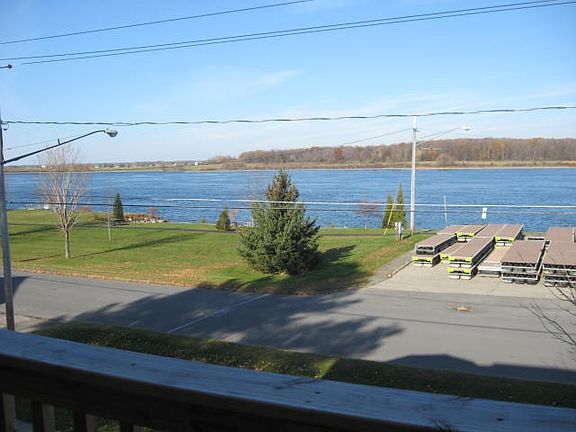 4th image of 118 St Lawrence Ave
