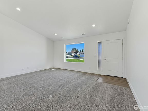 5th image of 326 N Sandy Loop