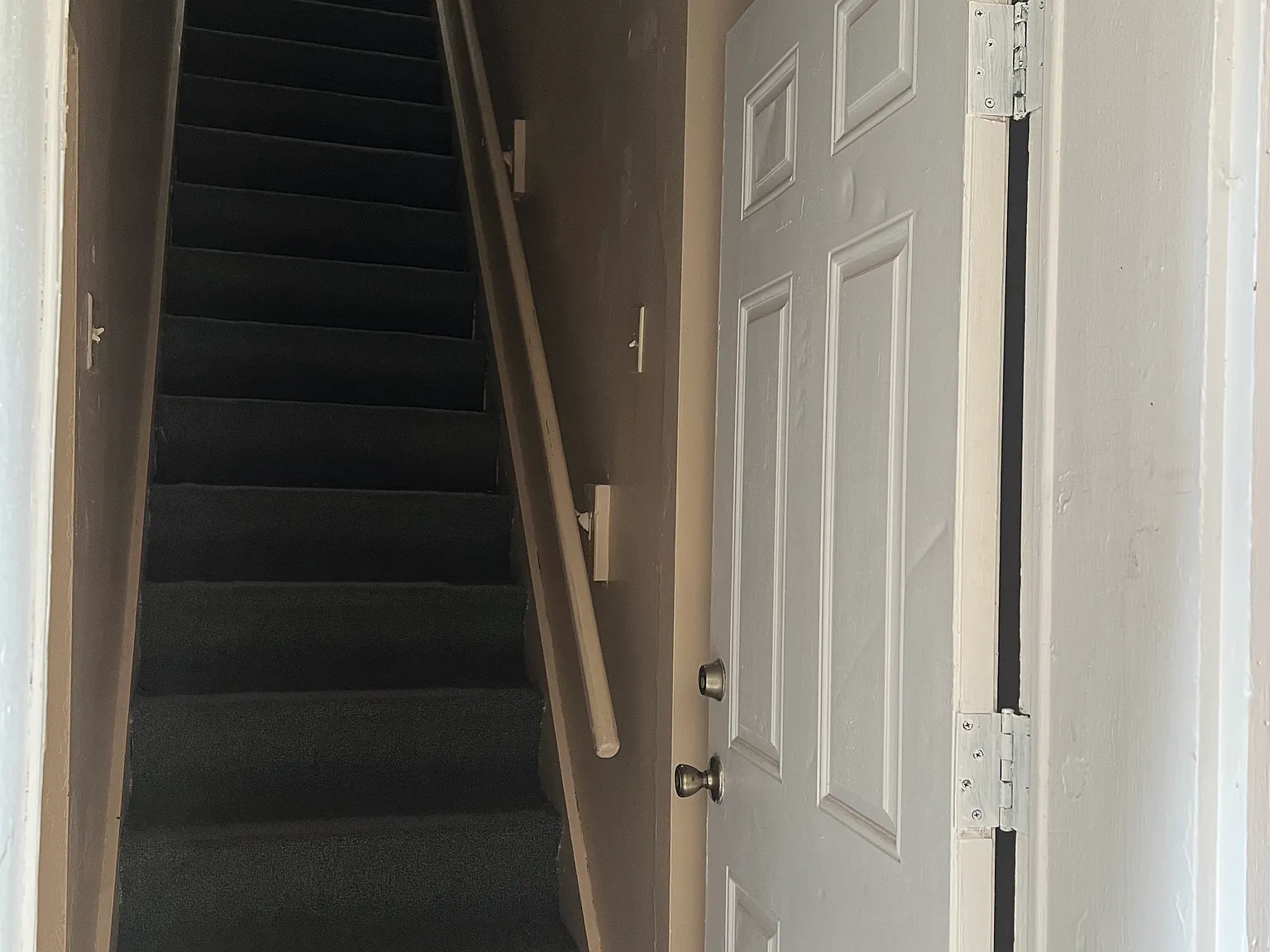 3 bed, $875 — Photo 1