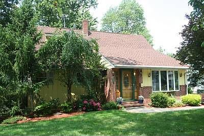 2nd image of 622 River Rd