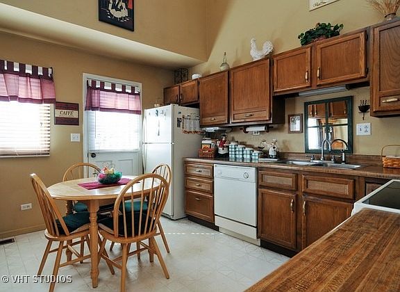 3rd image of 312 Belle Plaine Ave