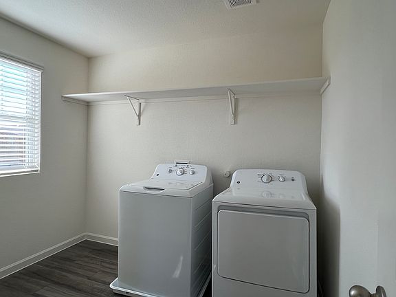 4th image of 4422 Marigold Dr